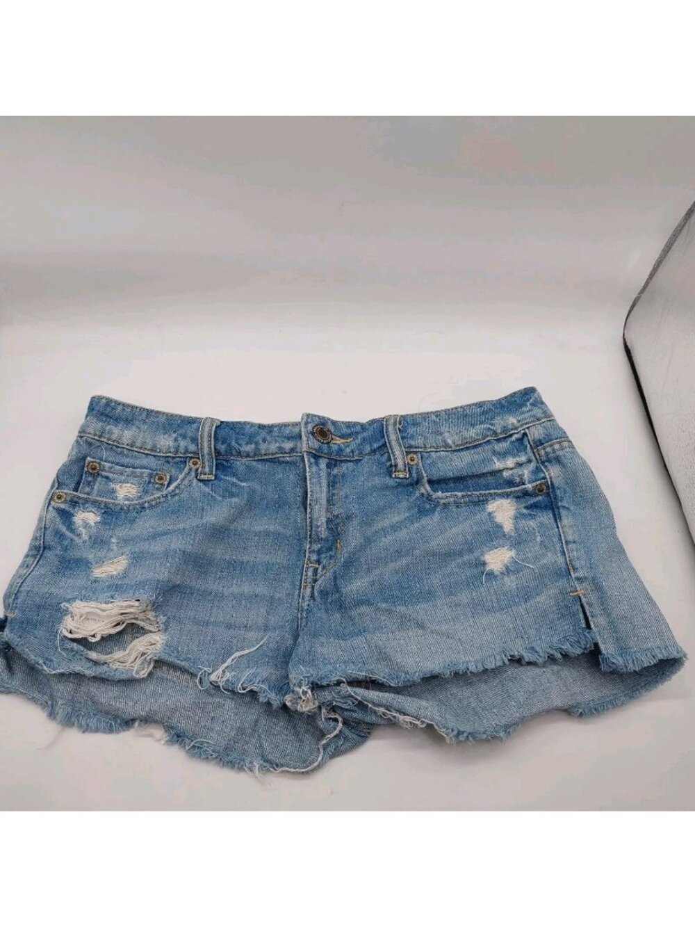 American Eagle Denim Shorts Women’s Size 4 Blue Cut Off